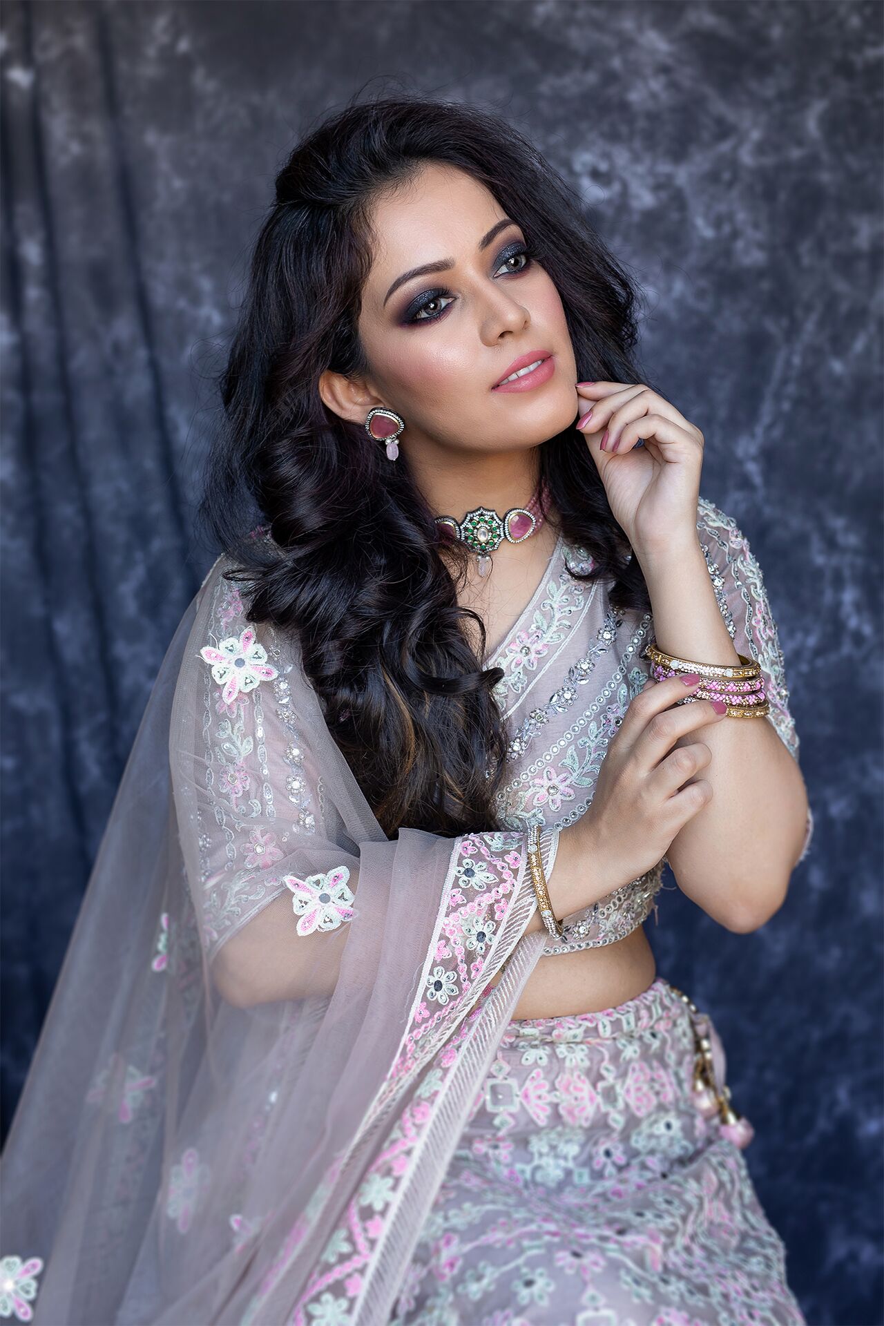 Pin by priya das on HS | Indian hairstyles, Indian wedding hairstyles, Engagement  hairstyles